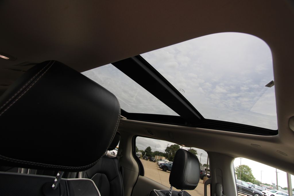 Used 2023 Chrysler Pacifica Hybrid Van