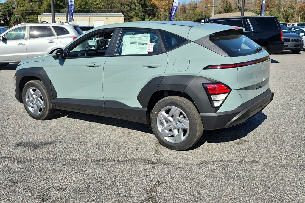 New 2027 Green Hyundai SE image 8