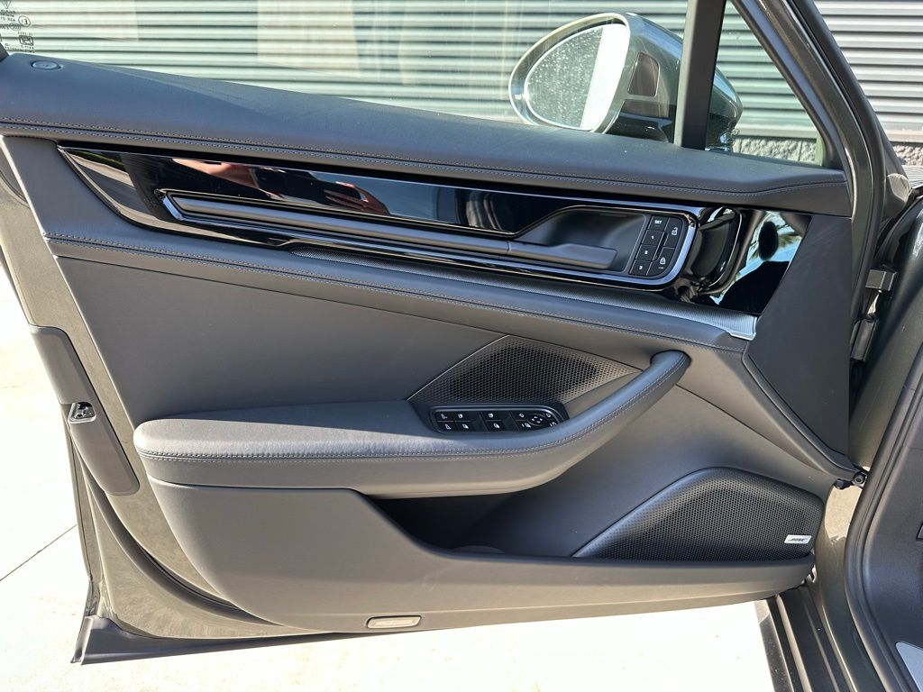 Thumbnail: 2026 Porsche Panamera - 18