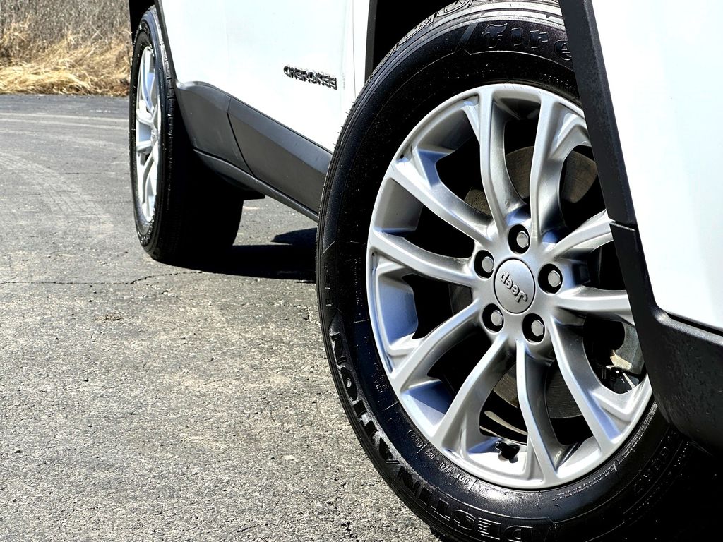 Used Car 2022 Jeep Cherokee  Latitude Lux For Sale Under $25,000 In Taylor, Texas