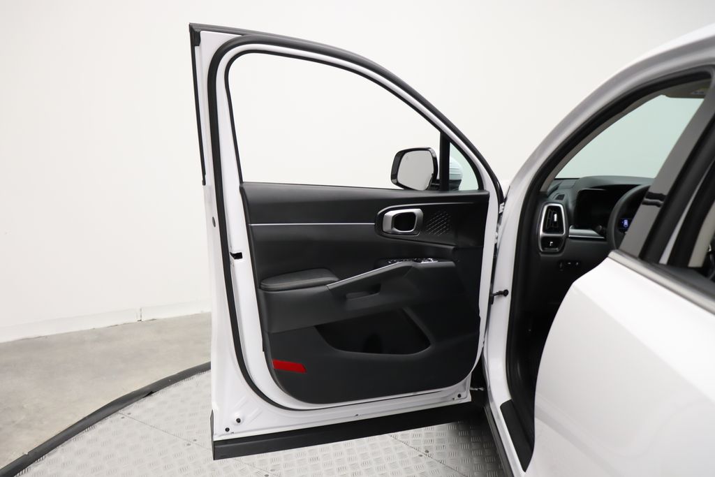 Thumbnail: 2023 Kia Sorento - 16