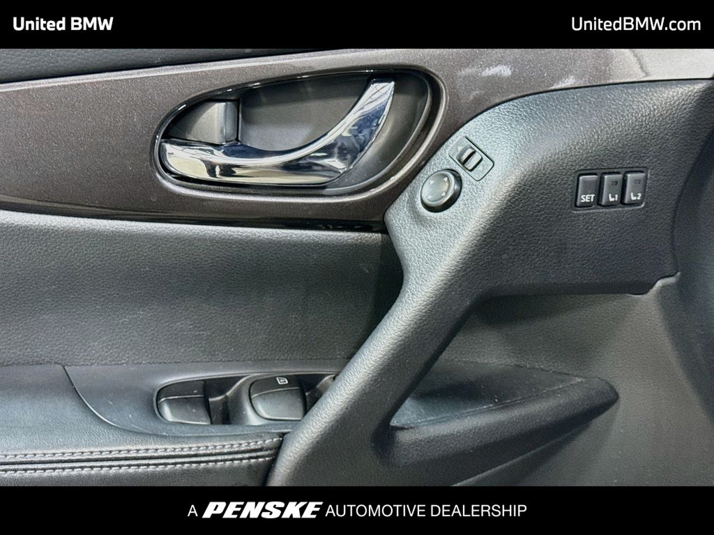 Thumbnail: 2019 Nissan Rogue - 3