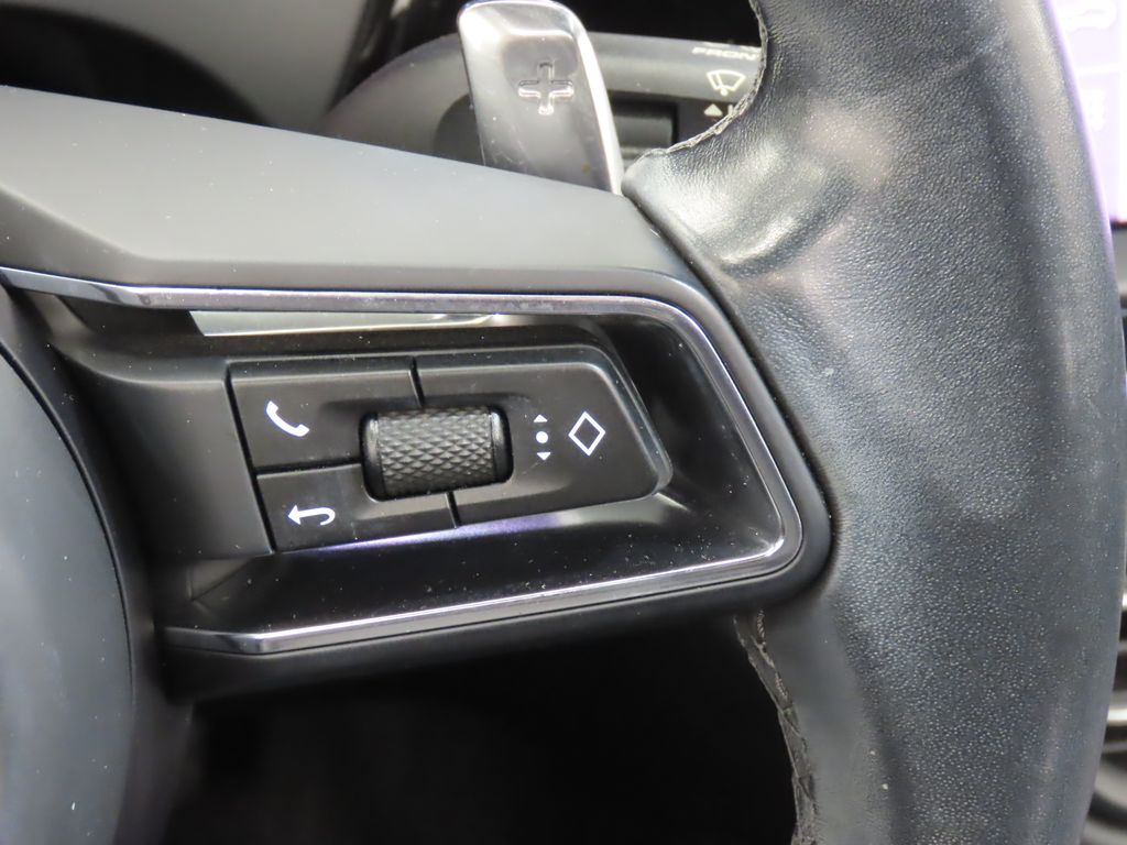 Thumbnail: 2023 Porsche Macan - 21