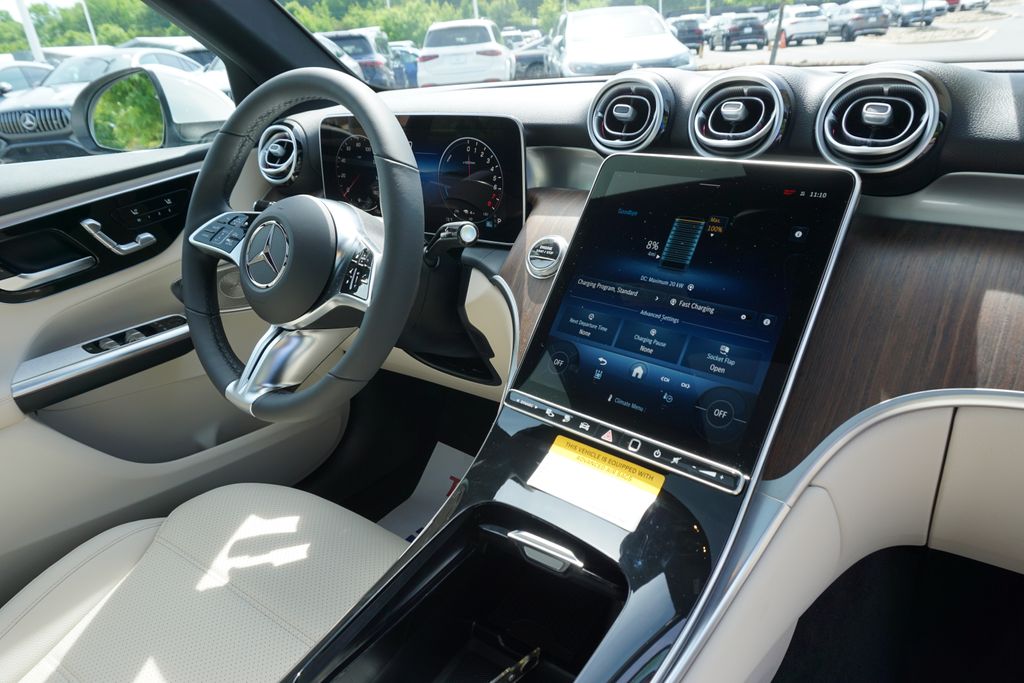 2025 Mercedes-Benz GLC 350 7