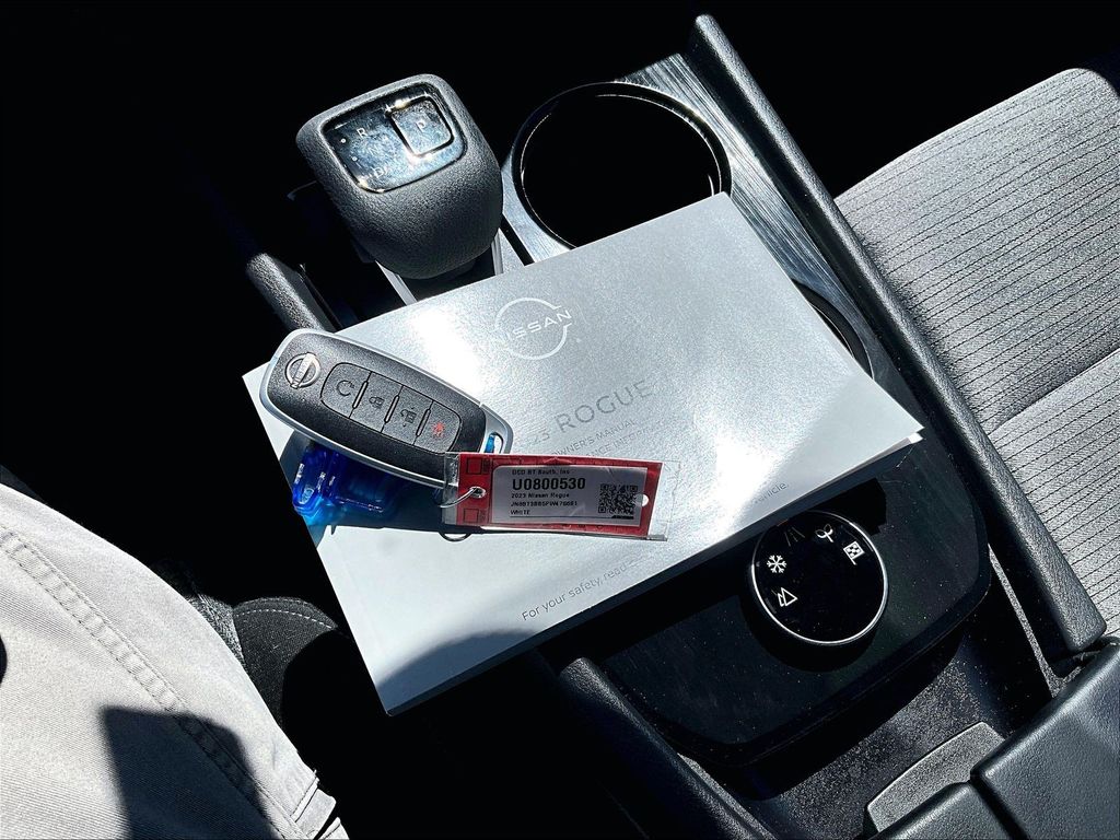 2023 Nissan Rogue — photo 31
