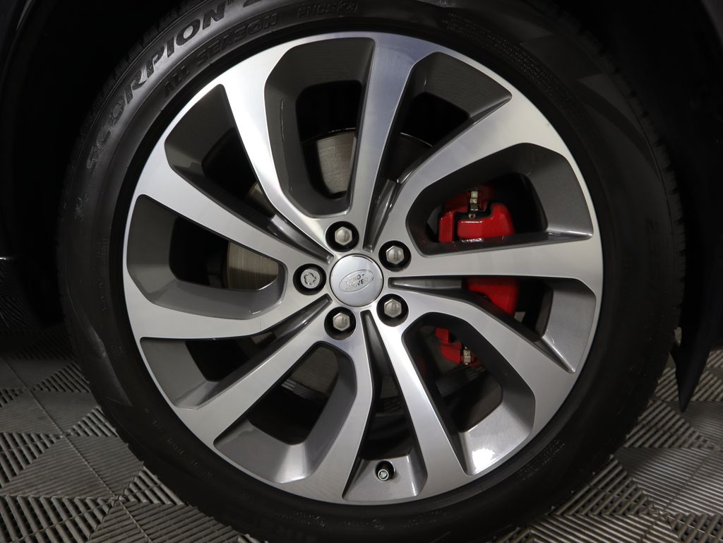 Thumbnail: 2025 Land Rover Discovery Sport - 32