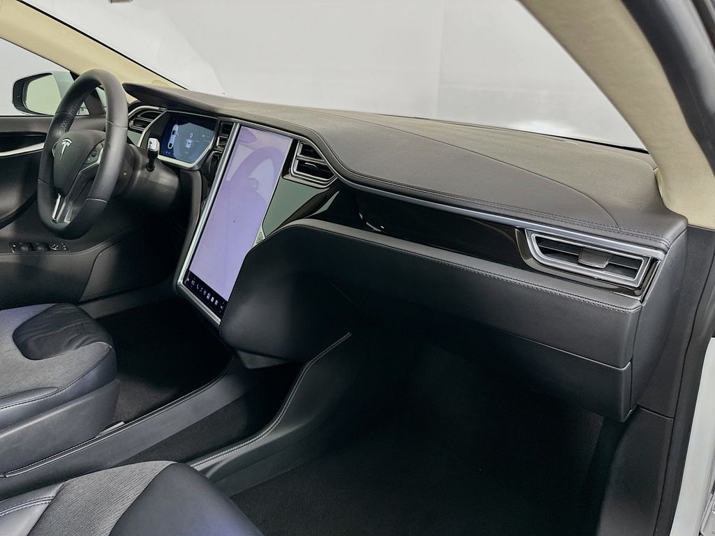 Thumbnail: 2014 Tesla Model S - 29