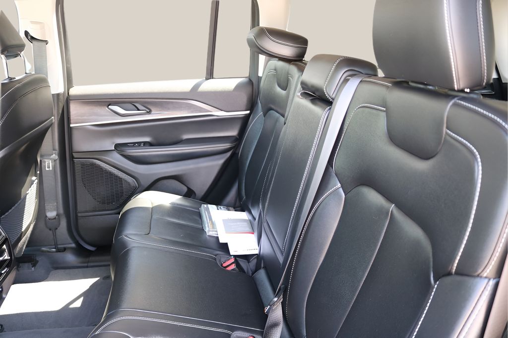 Used Car 2023 Jeep Grand Cherokee  Limited For Sale Under $35,000 In Austin, Texas