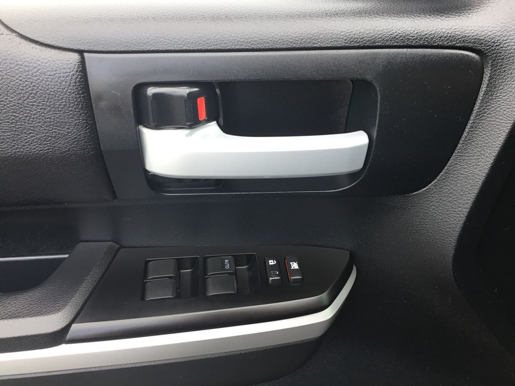 2016 Toyota Tundra SR5 15