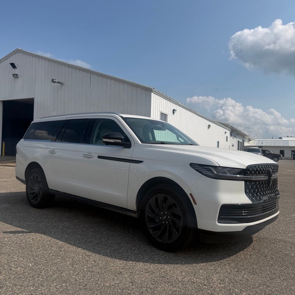 White Metallic 2025 Lincoln Navigator SUV / Crossover Four-Wheel Drive Automatic