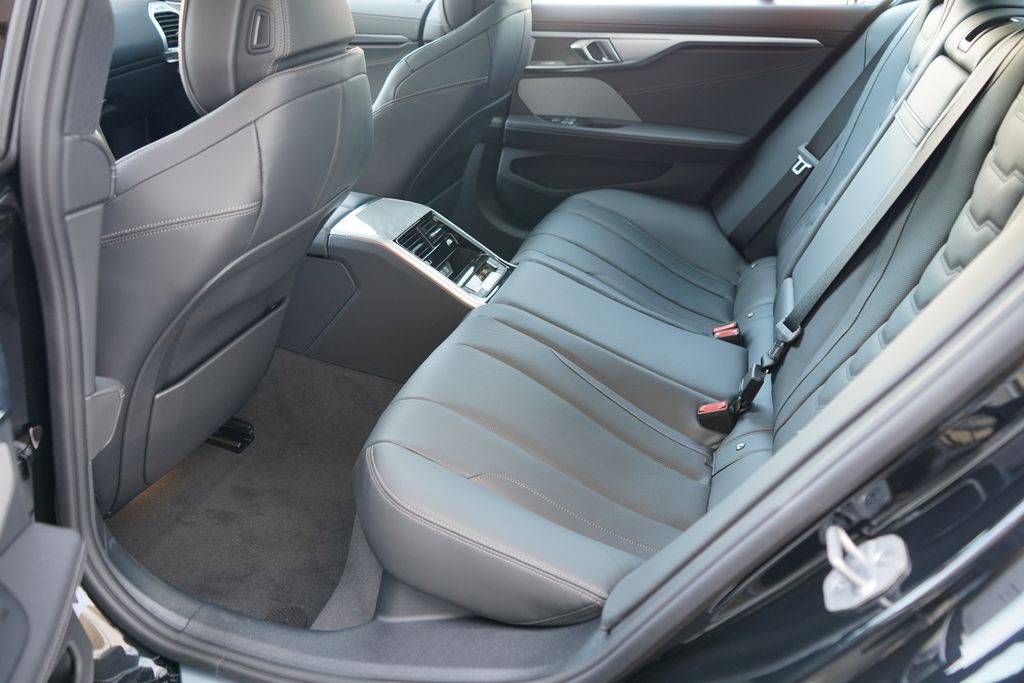 Thumbnail: 2026 BMW 8 Series - 19