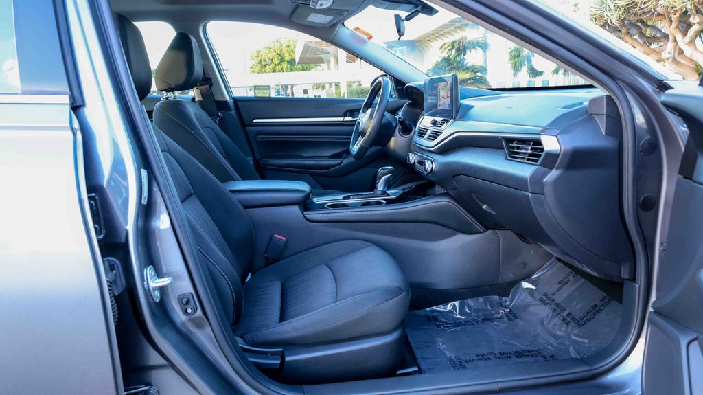 Used 2023 Nissan Altima 2.5 SV 4D Sedan