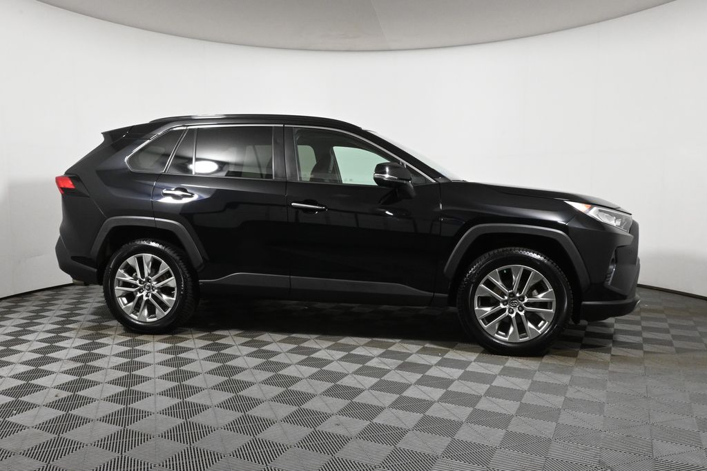 Thumbnail: 2019 Toyota RAV4 - 9