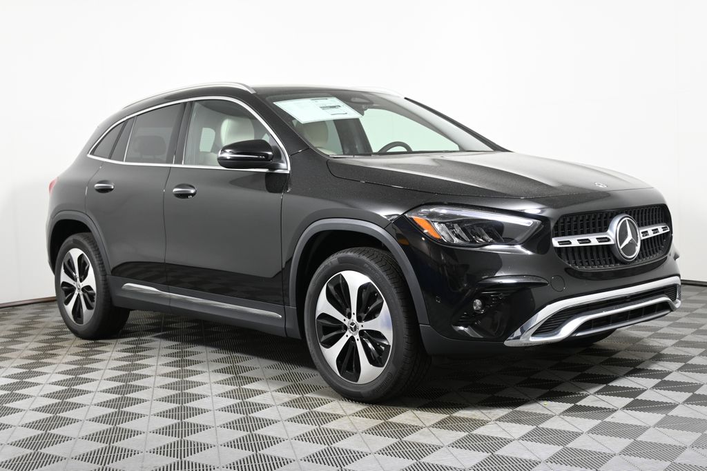 2025 Mercedes-Benz GLA 250 4MATIC 8