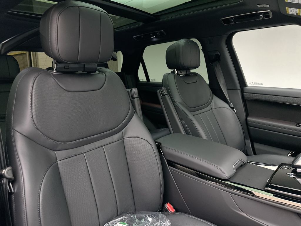Thumbnail: 2027 Land Rover Range Rover Sport - 6