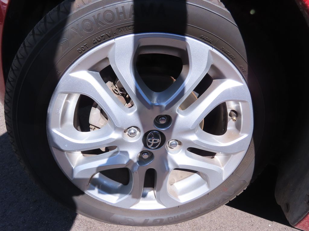 Thumbnail: 2018 Toyota Yaris - 15