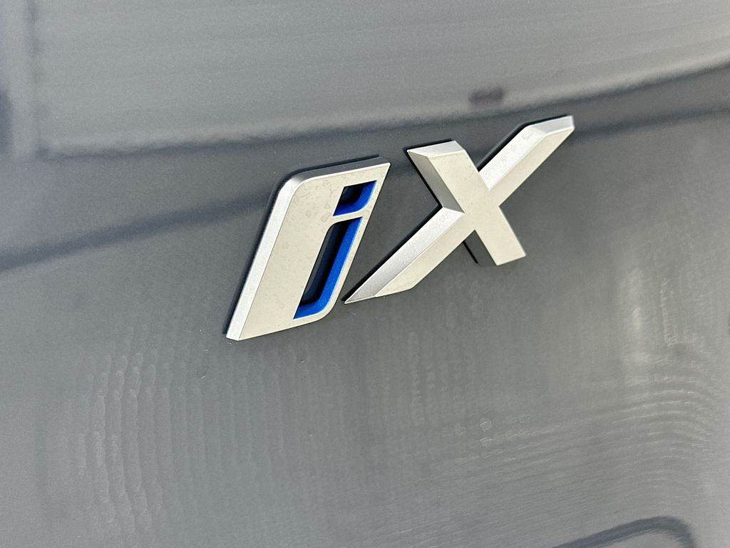 2025 BMW iX xDrive50 22