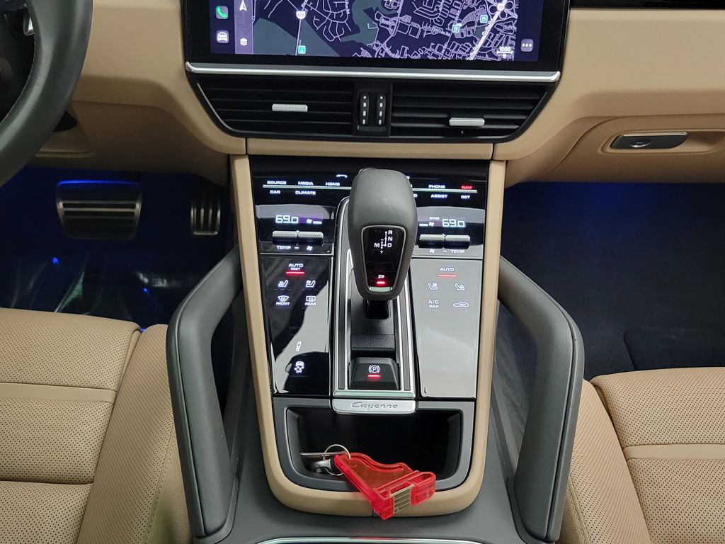 Thumbnail: 2023 Porsche Cayenne - 21