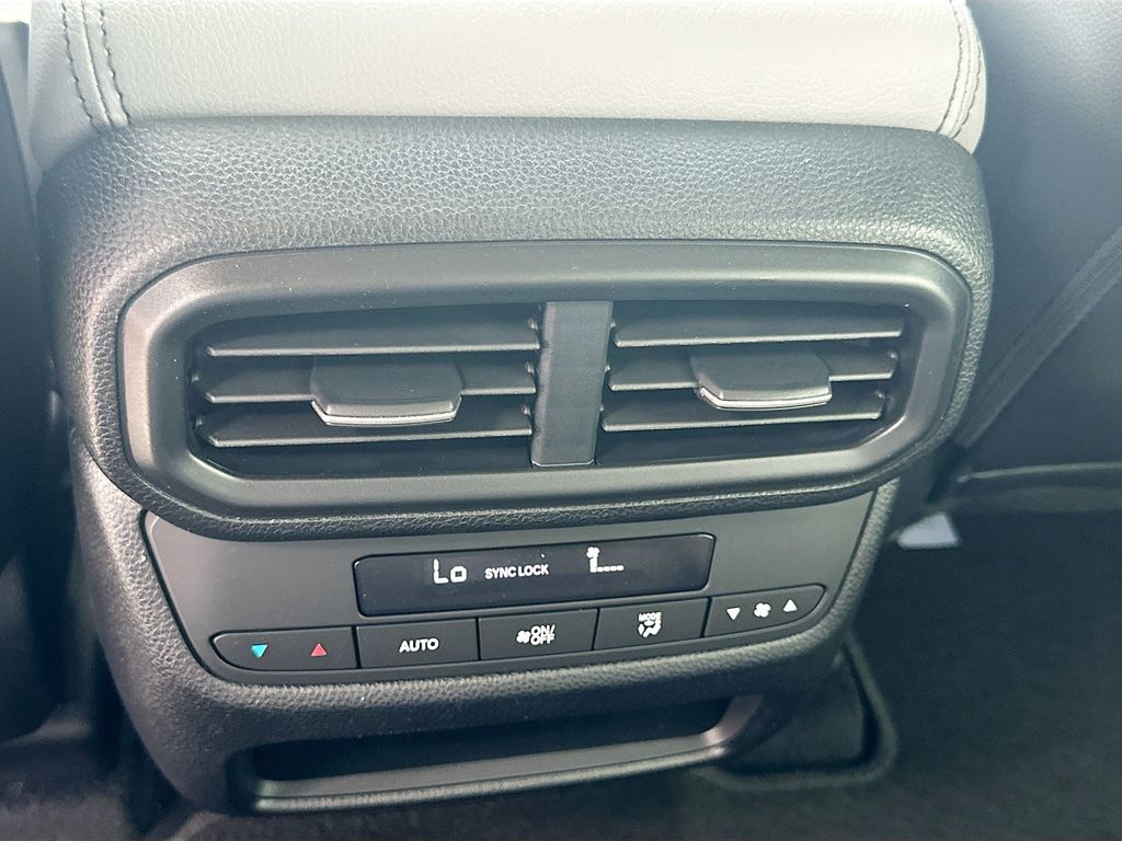 2025 Honda Pilot Touring 18
