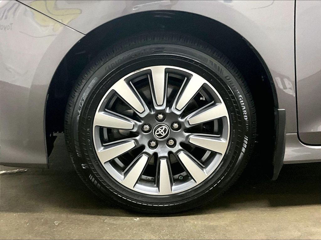 2020 Toyota Sienna — photo 7