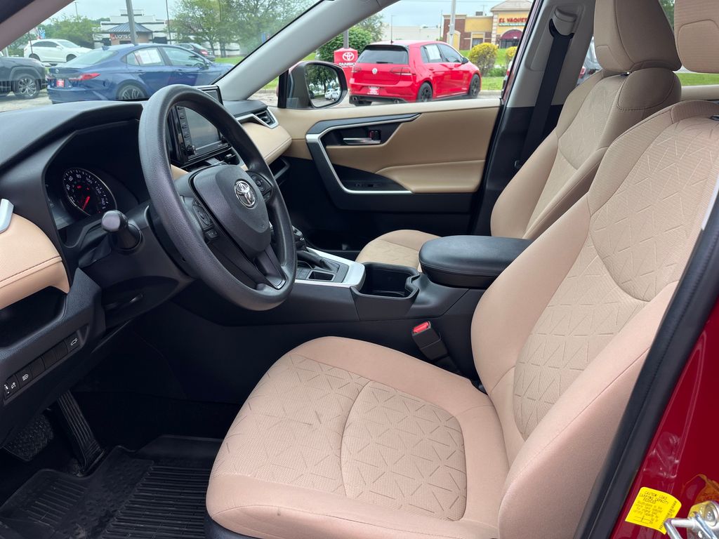 2022 Toyota RAV4 XLE photo