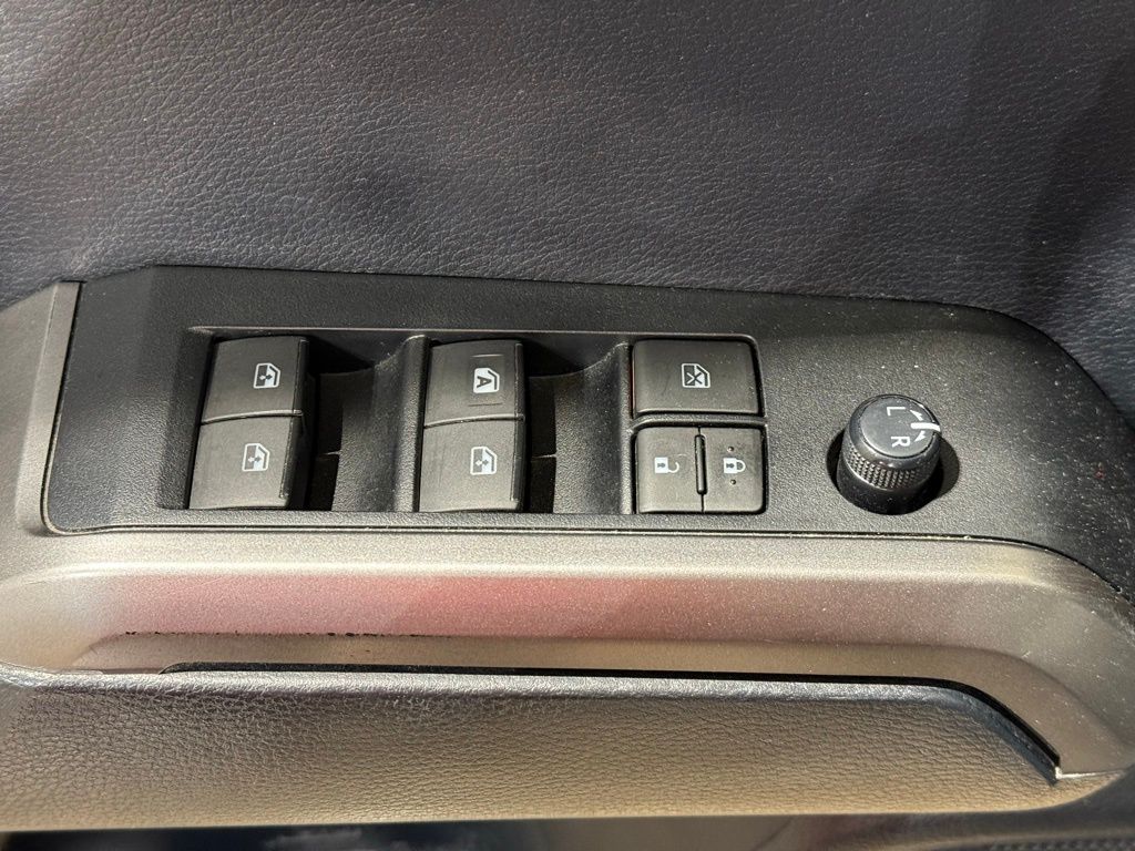 Thumbnail: 2019 Toyota Tacoma - 15