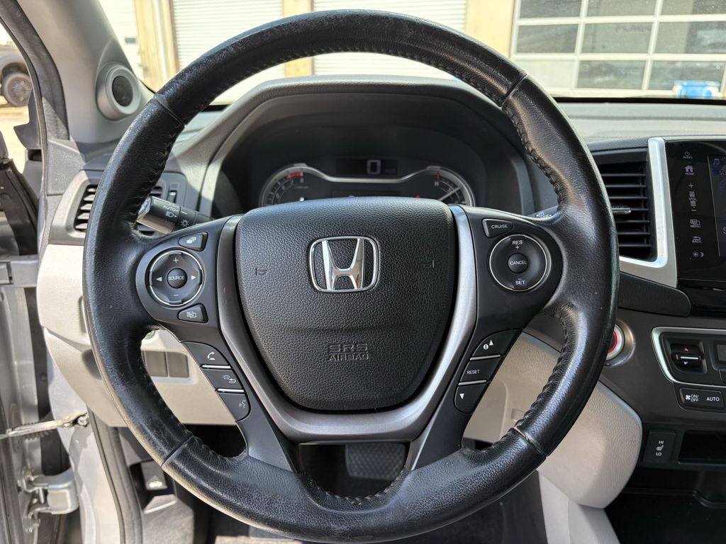 Used 2017 Lunar Silver Metallic Honda EX-L image 7
