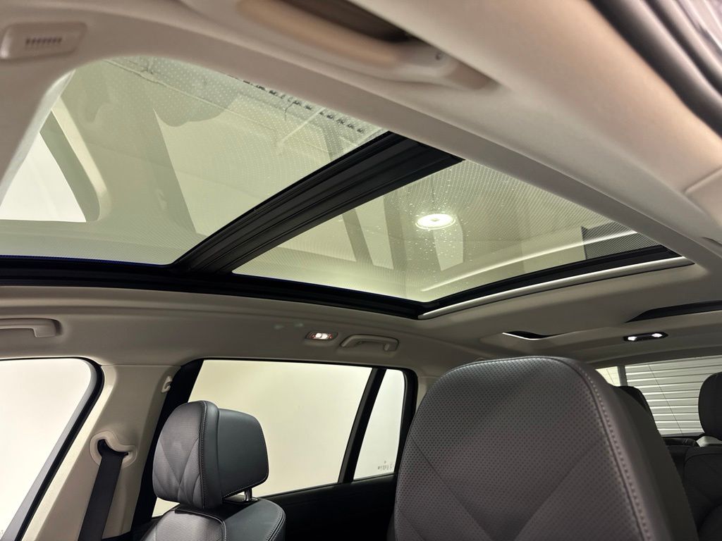Used 2023  BMW xDrive40i image 16