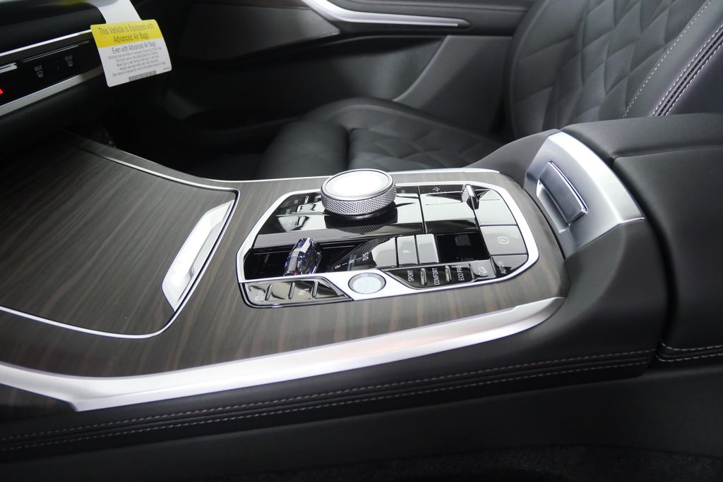 Thumbnail: 2026 BMW X7 - 24