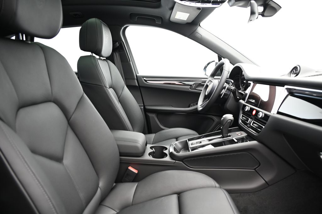 2024 Porsche Macan  29