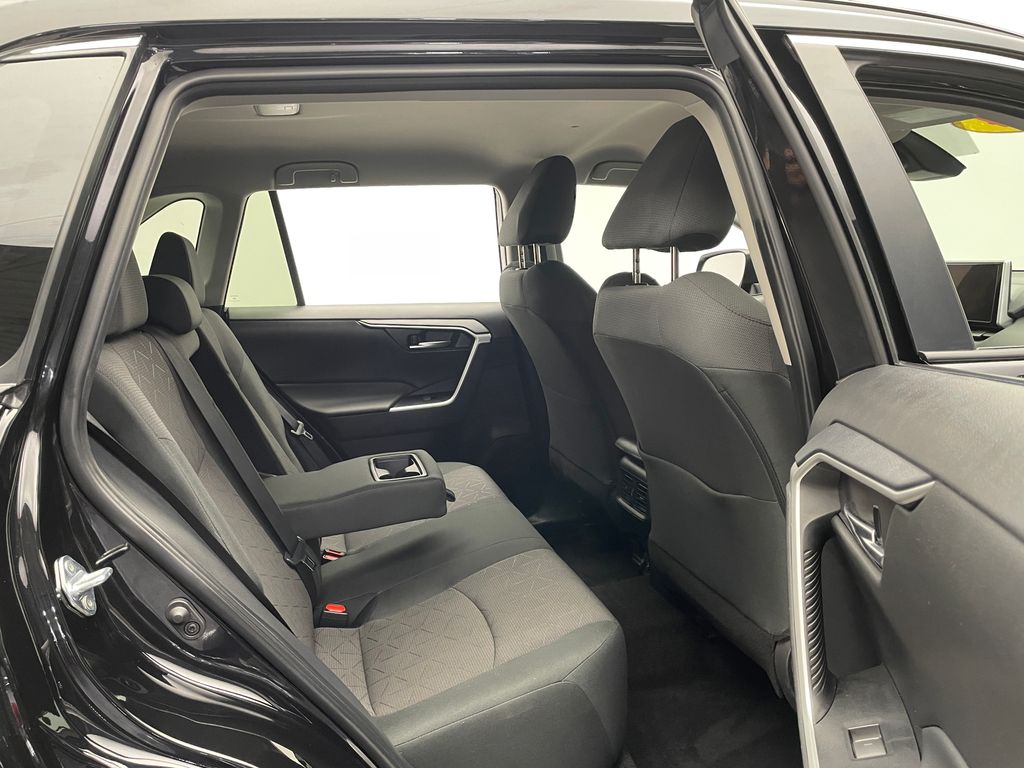 2024 Toyota RAV4 XLE 23