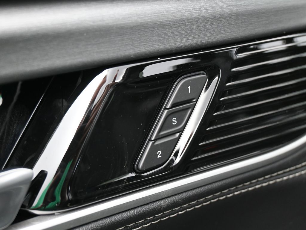 New 2026 High Gloss Black Jeep Limited image 17