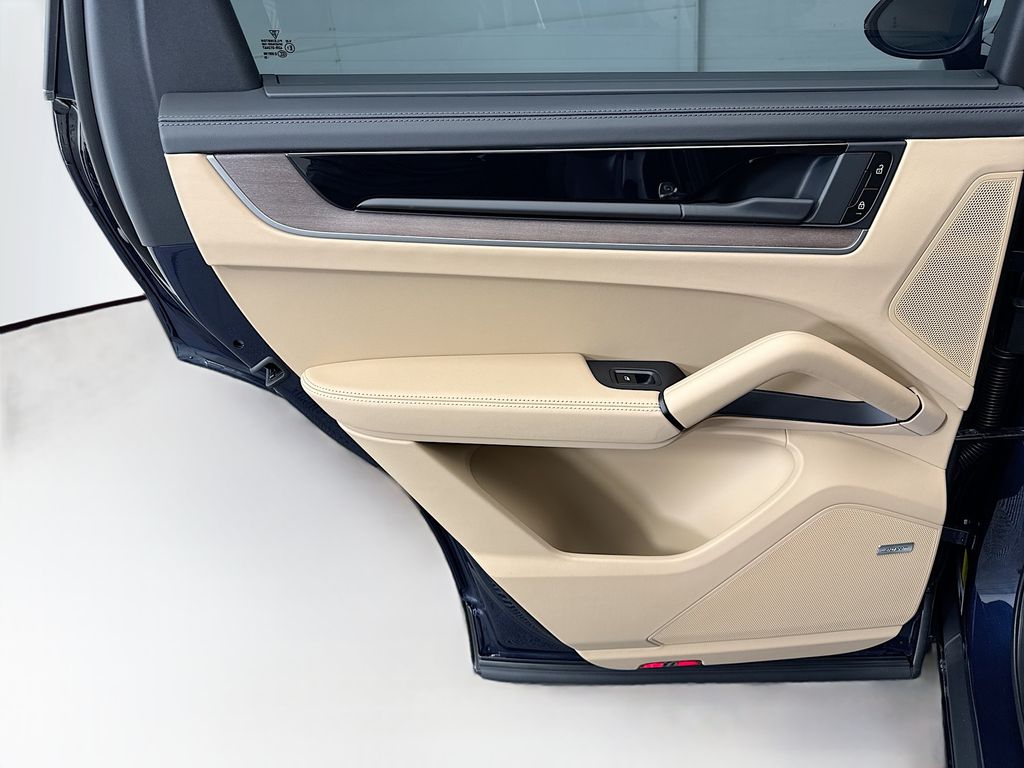 Thumbnail: 2026 Porsche Cayenne - 26