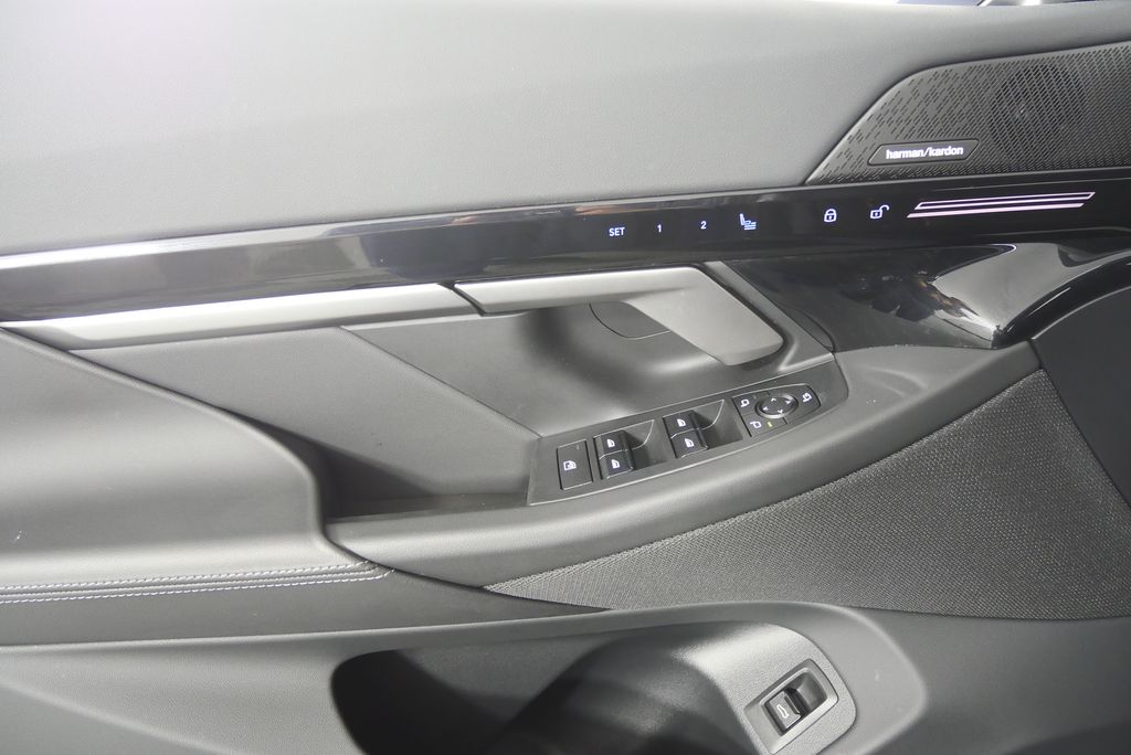 Thumbnail: 2024 BMW 5 Series - 9