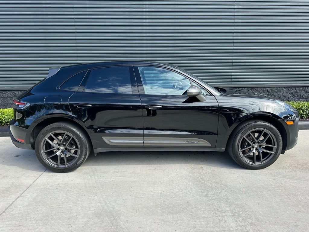 Thumbnail: 2023 Porsche Macan - 10