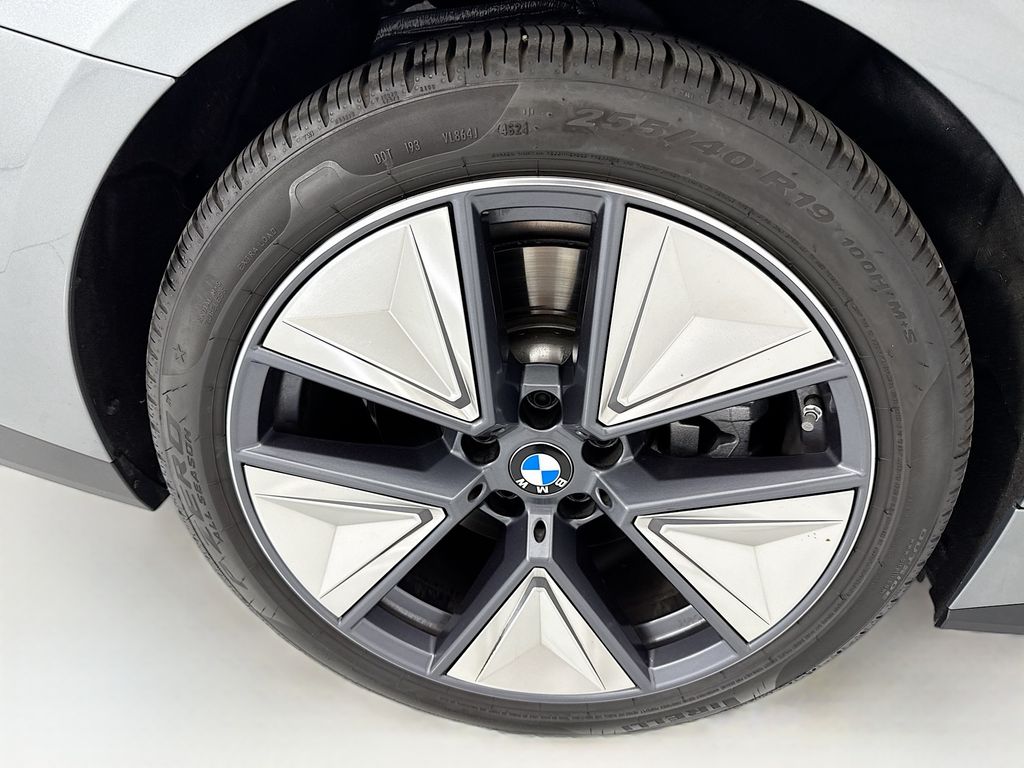 Thumbnail: 2025 BMW i4 - 32