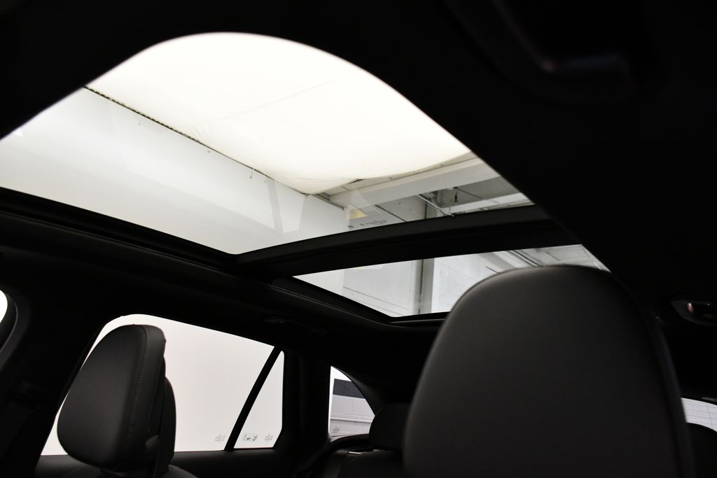 2025 Mercedes-Benz GLC 300 29