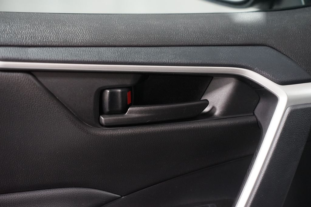 Thumbnail: 2025 Toyota RAV4 - 31