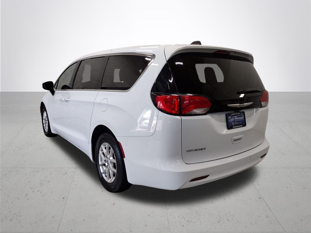2023 Chrysler Voyager LX