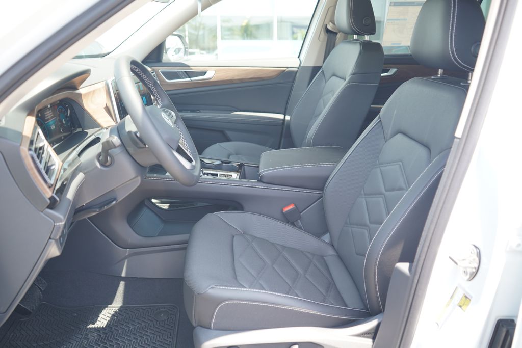 2025 Volkswagen Atlas SE 6