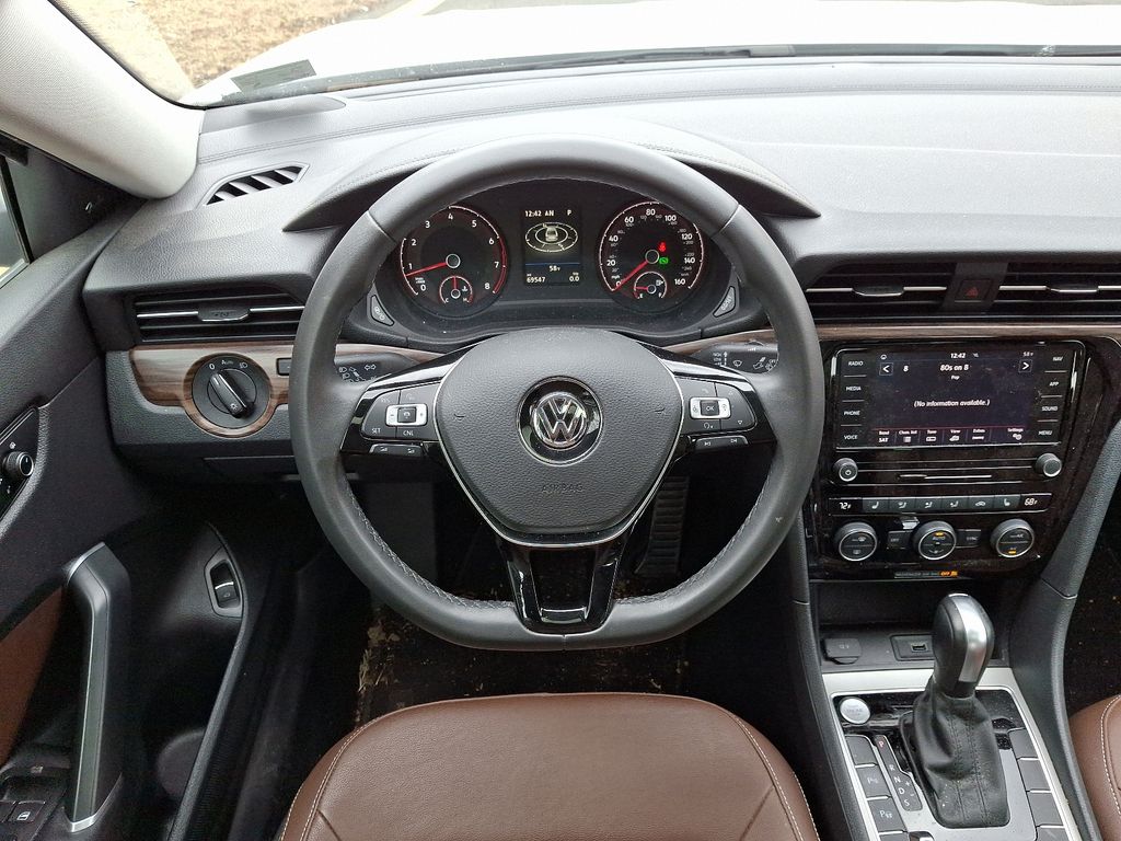 2022 Volkswagen Passat 2.0T 11