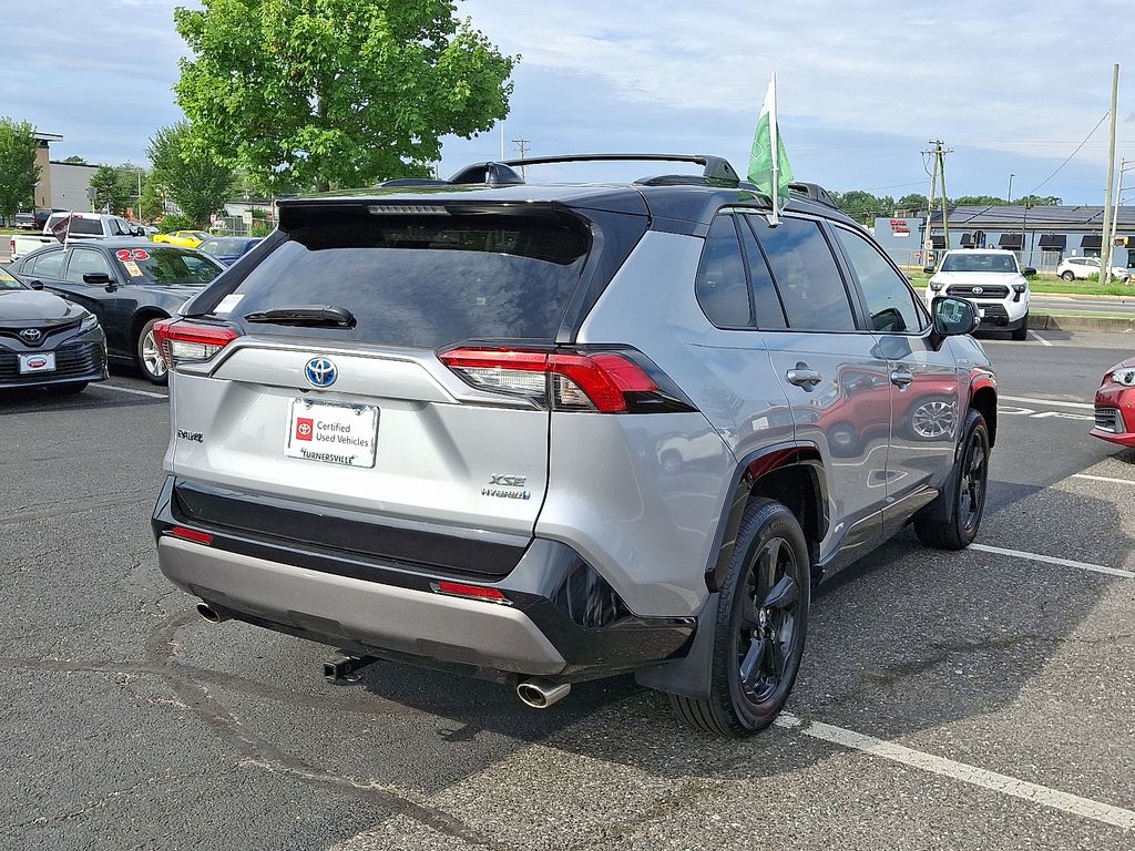 Thumbnail: 2021 Toyota RAV4 - 6