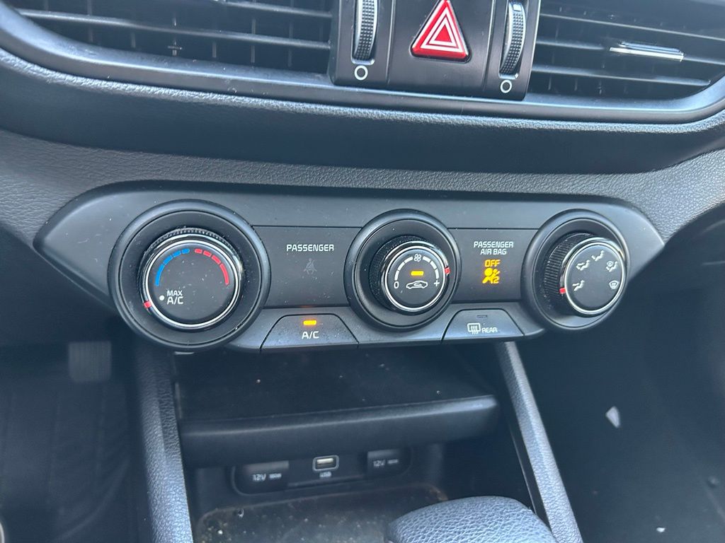 Thumbnail: 2022 Kia Forte - 24