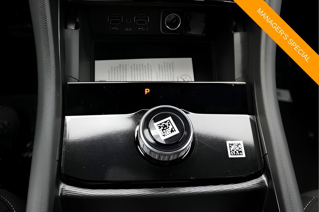 New 2025 White Jeep Laredo X image 27