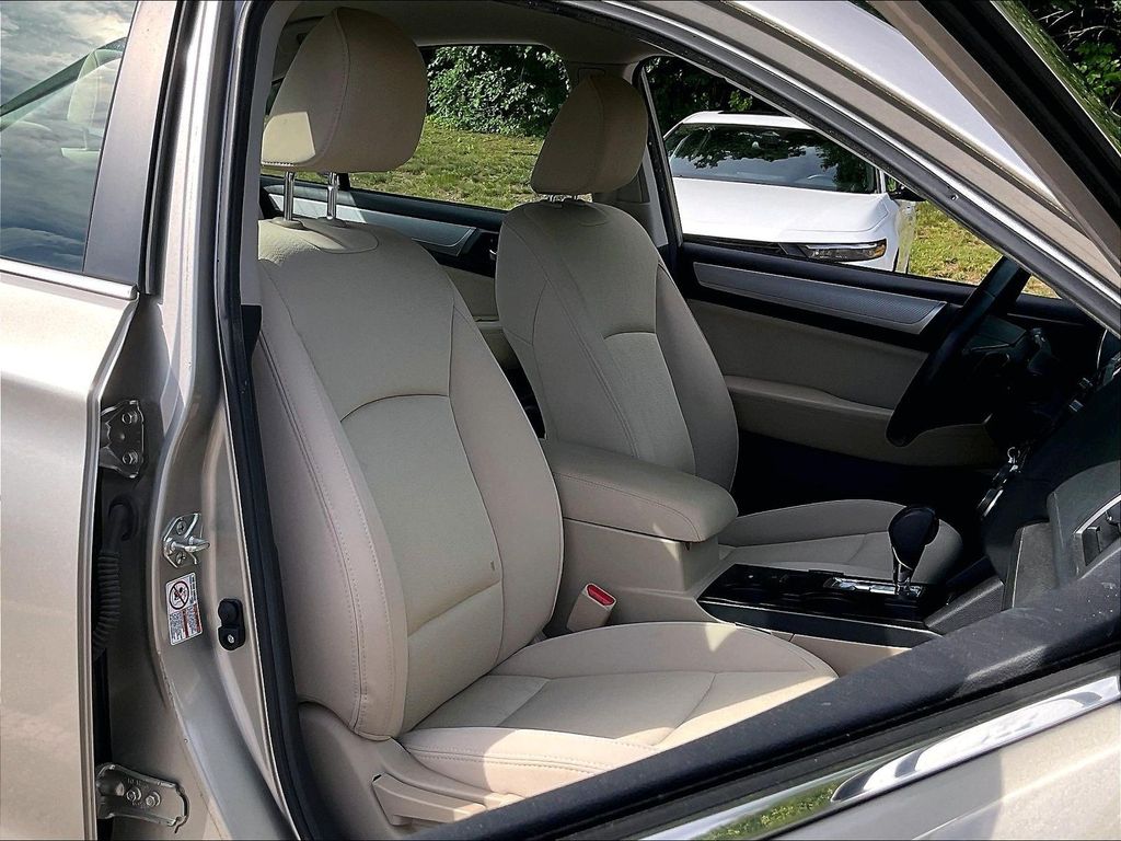 2016 Subaru Legacy — photo 10