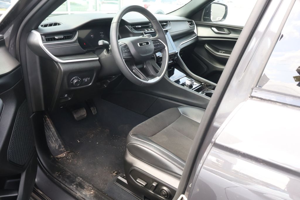 Thumbnail: 2023 Jeep Grand Cherokee - 13