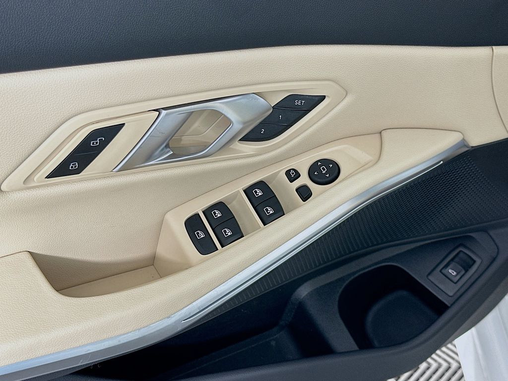 Thumbnail: 2025 BMW 3 Series - 18