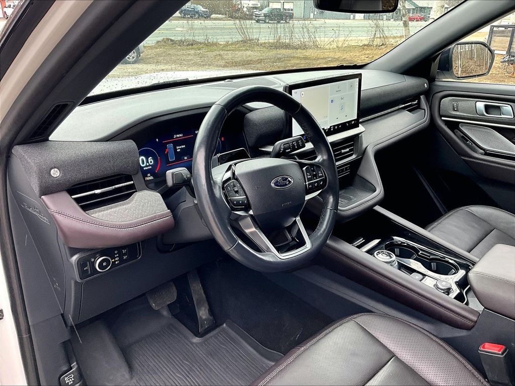 2025 Ford Explorer — photo 8