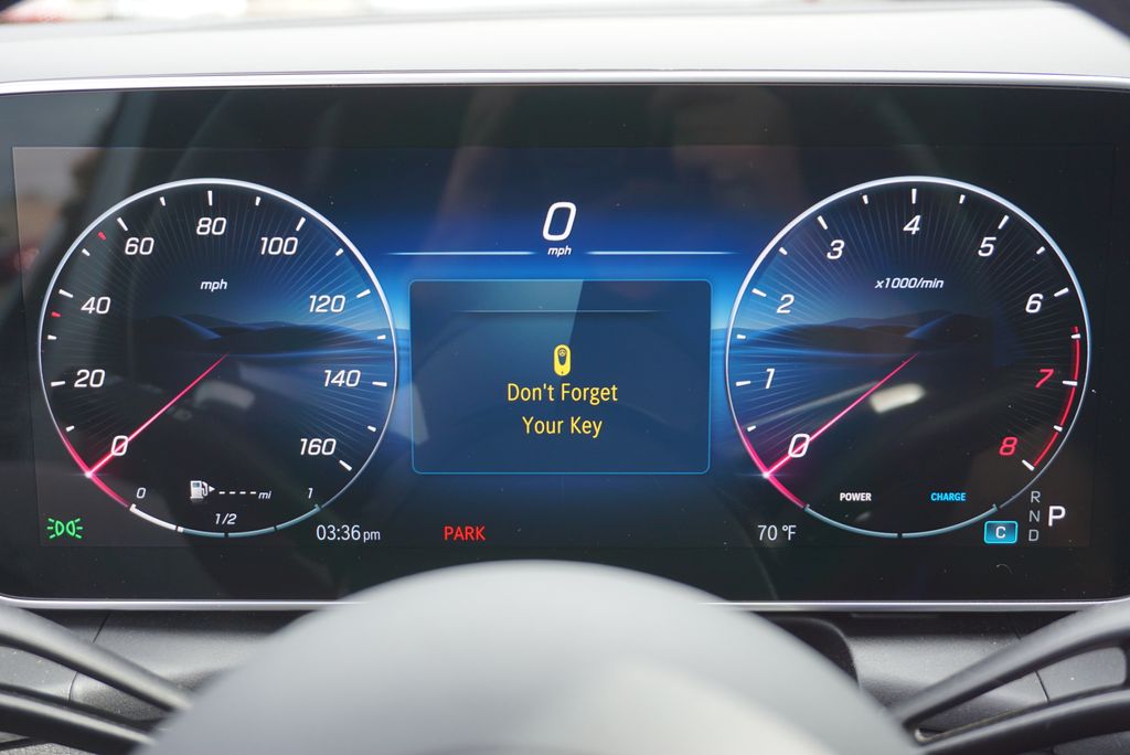 Thumbnail: 2025 Mercedes-Benz GLC - 32