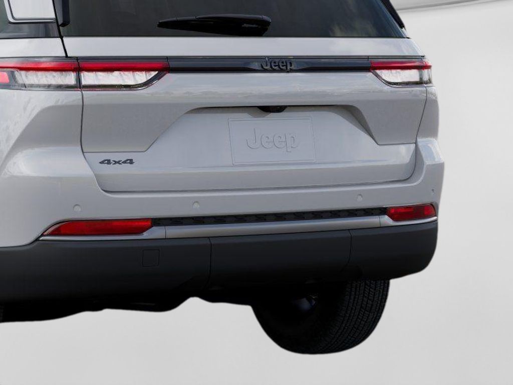 2026 Jeep Grand Cherokee Laredo White/off-white at South Hills CDJR